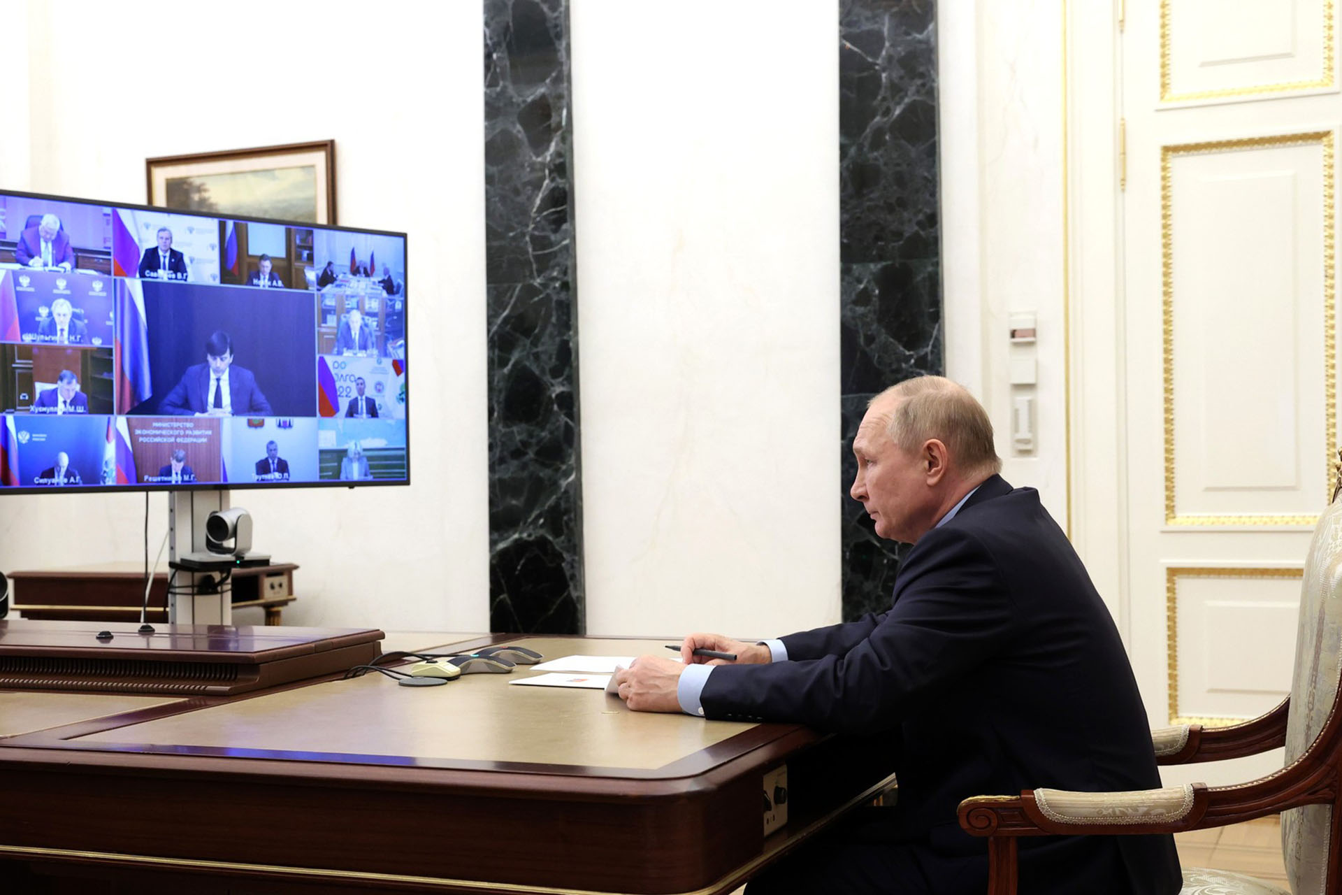 Kremlin.ru, Vladimir Putin meeting with government ministers, CC BY 4.0, via Wikimedia Commons (Bildgröße geändert)