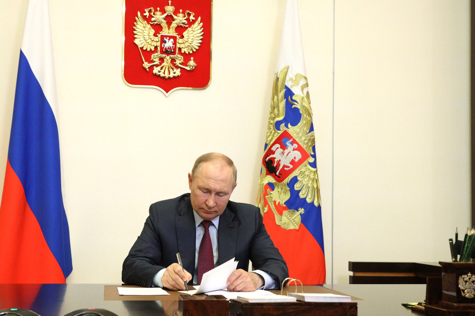 Bild: Kremlin.ru, Vladimir Putin (2022-08-10), CC BY 4.0, via Wikimedia Commons (Bildgröße geändert)