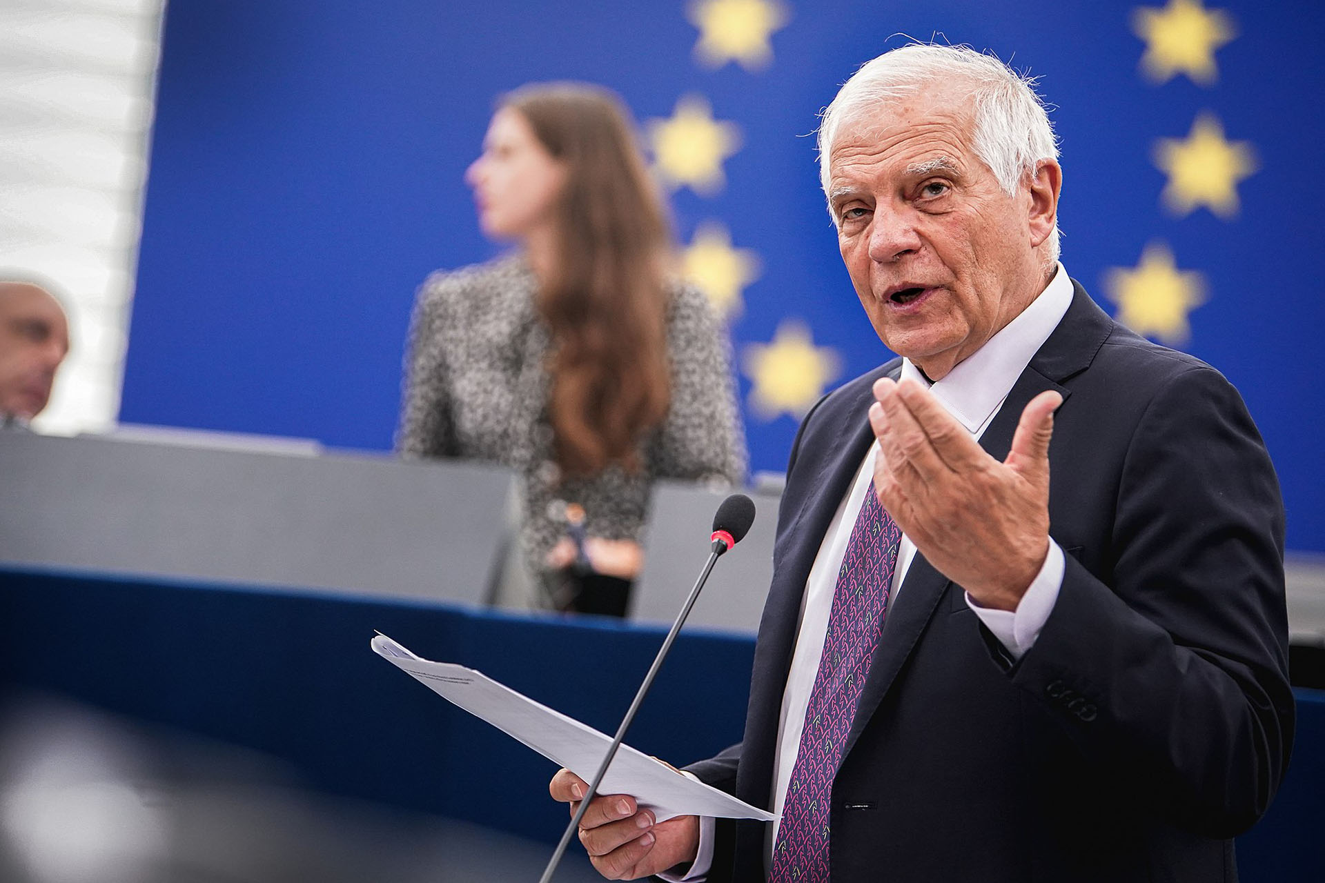 Bild: European Parliament from EU, Questions and Answers with EU Foreign Policy Chief Josep Borrell (52359673274), CC BY 2.0, via Wikimedia Commons (Bildgröße geändert)