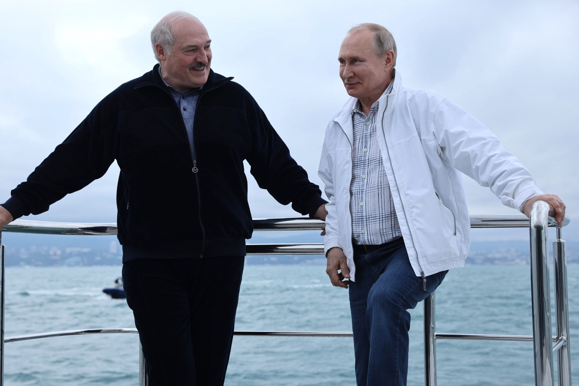 Bild: Kremlin.ru, Meeting of Vladimir Putin and Alexander Lukashenko 07 (29-05-2021), CC BY 4.0, via Wikimedia Commons (Bildgröße geändert)