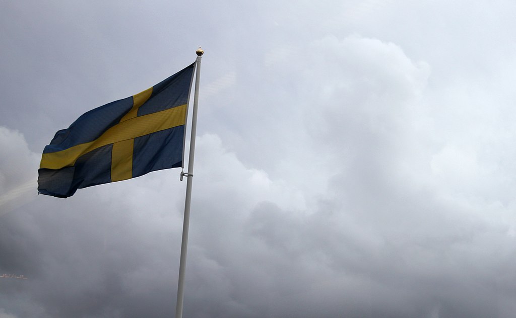 Bild: ariannesmidt, Sweden flag - panoramio, CC-BY-SA-3.0, via Wikimedia Commons (Bildgröße verändert)
