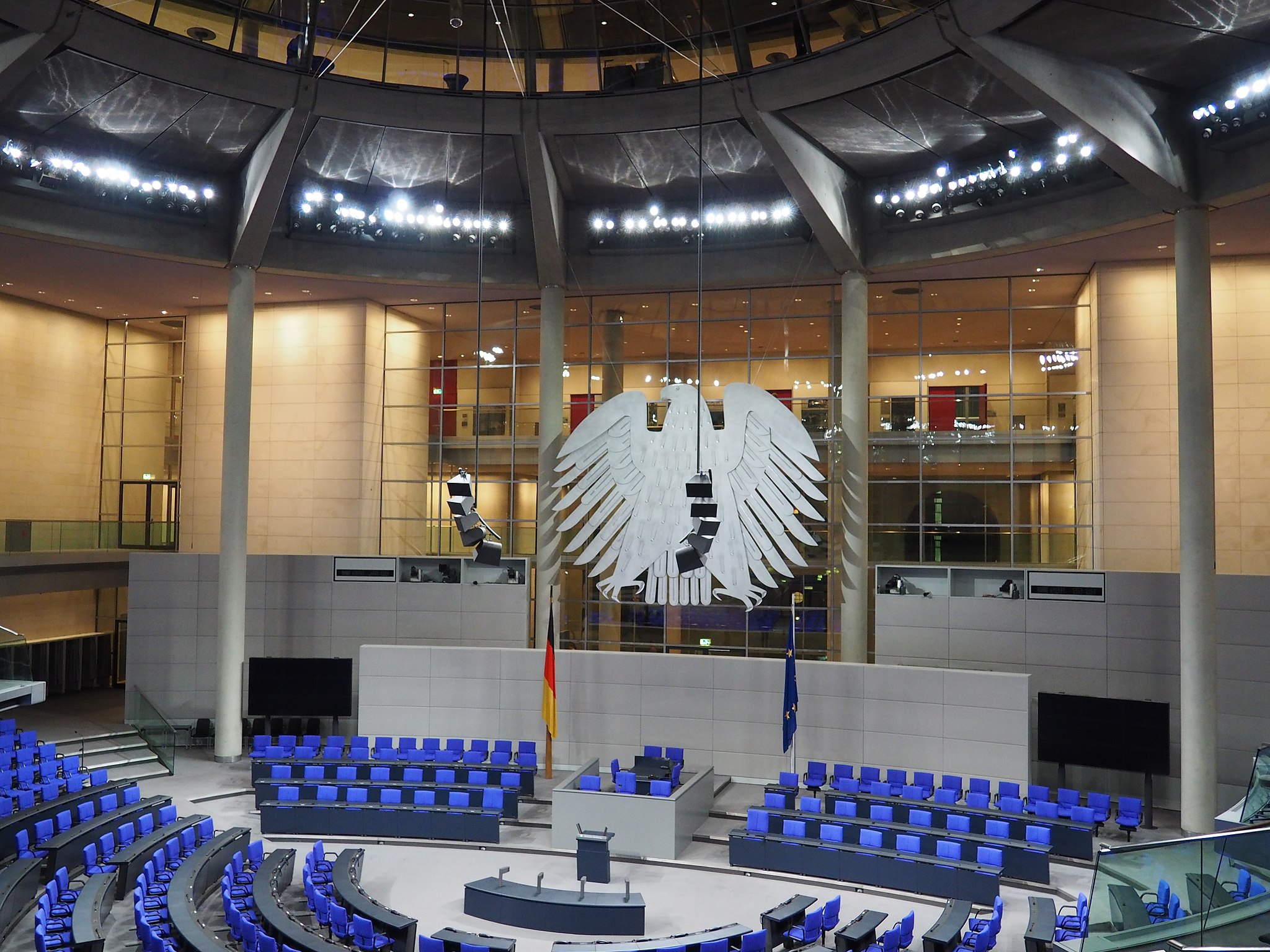 Bild: A. Delesse (Prométhée), Bundestag – Palais du Reichtstag, CC BY-SA 3.0, via Wikimedia Commons (Keine Änderungen vorgenommen)