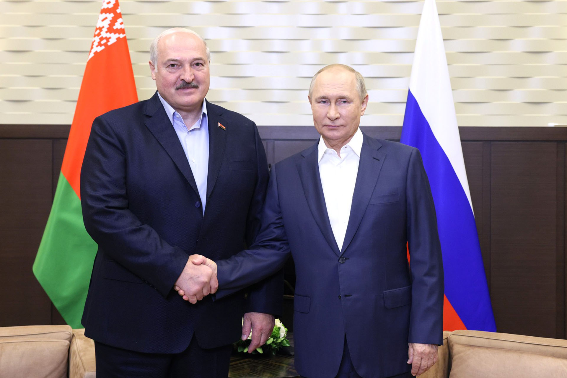 Bild: Kremlin.ru, Lukashenko-Putin meeting (2022-09-26) 02, CC BY 4.0, via Wikimedia Commons (Bildgröße geändert)