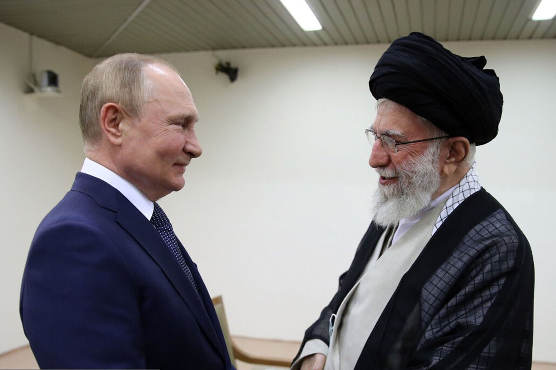 Bild: Mehr News Agency, Putin-Khamenei meeting (2022-07-19), CC BY 4.0, via Wikimedia Commons (Bildgröße geändert)