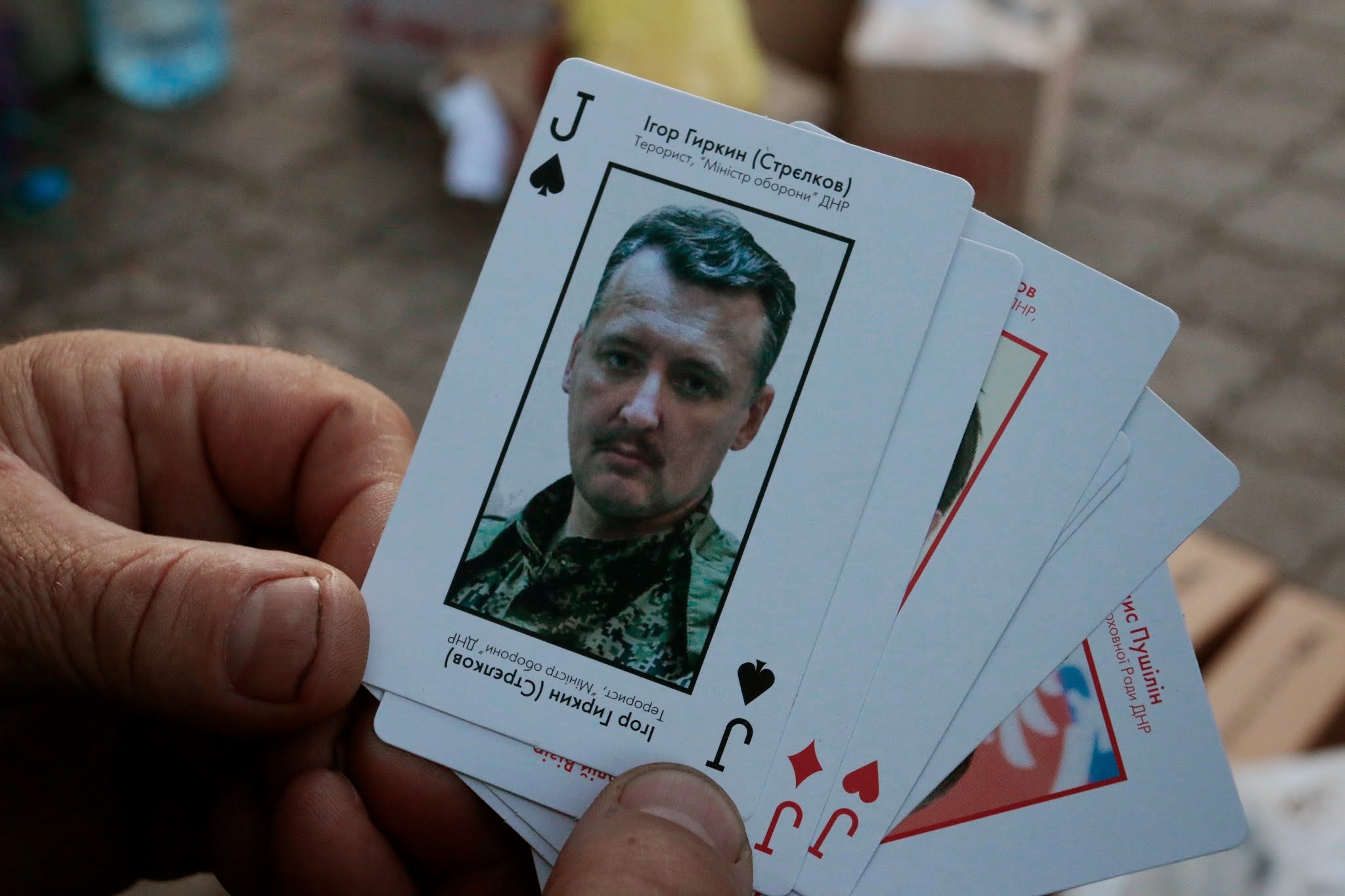 Bild: Pryshutova Viktoria, Igor Strelkov on personality identification playing cards, CC BY 3.0, via Wikimedia Commons, (keine Änderungen vorgenommen)