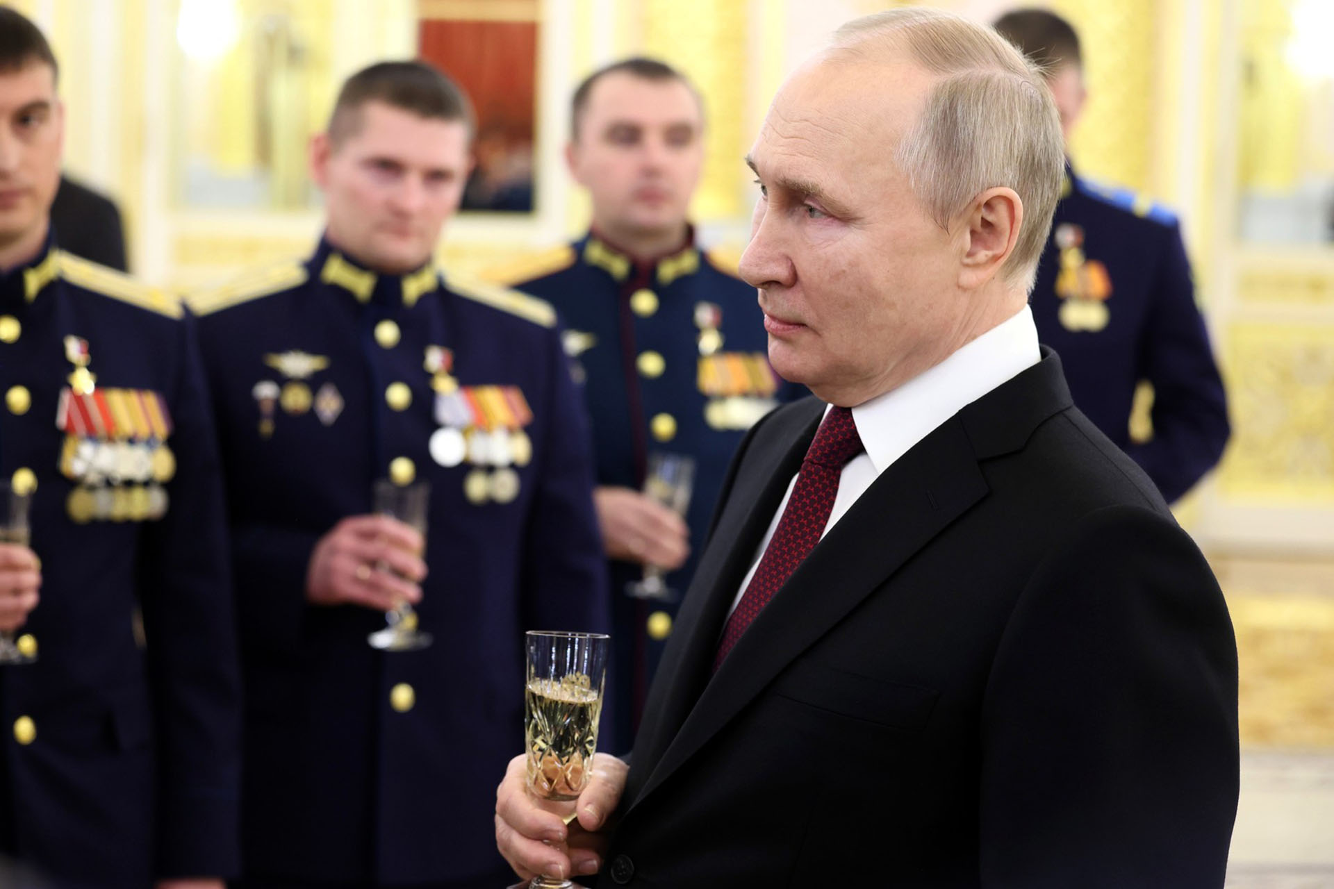 Bild: Kremlin.ru, Vladimir Putin at award ceremonies (2022-12-08) 10, CC BY 4.0, via Wikimedia Commons (Bildgröße geändert)
