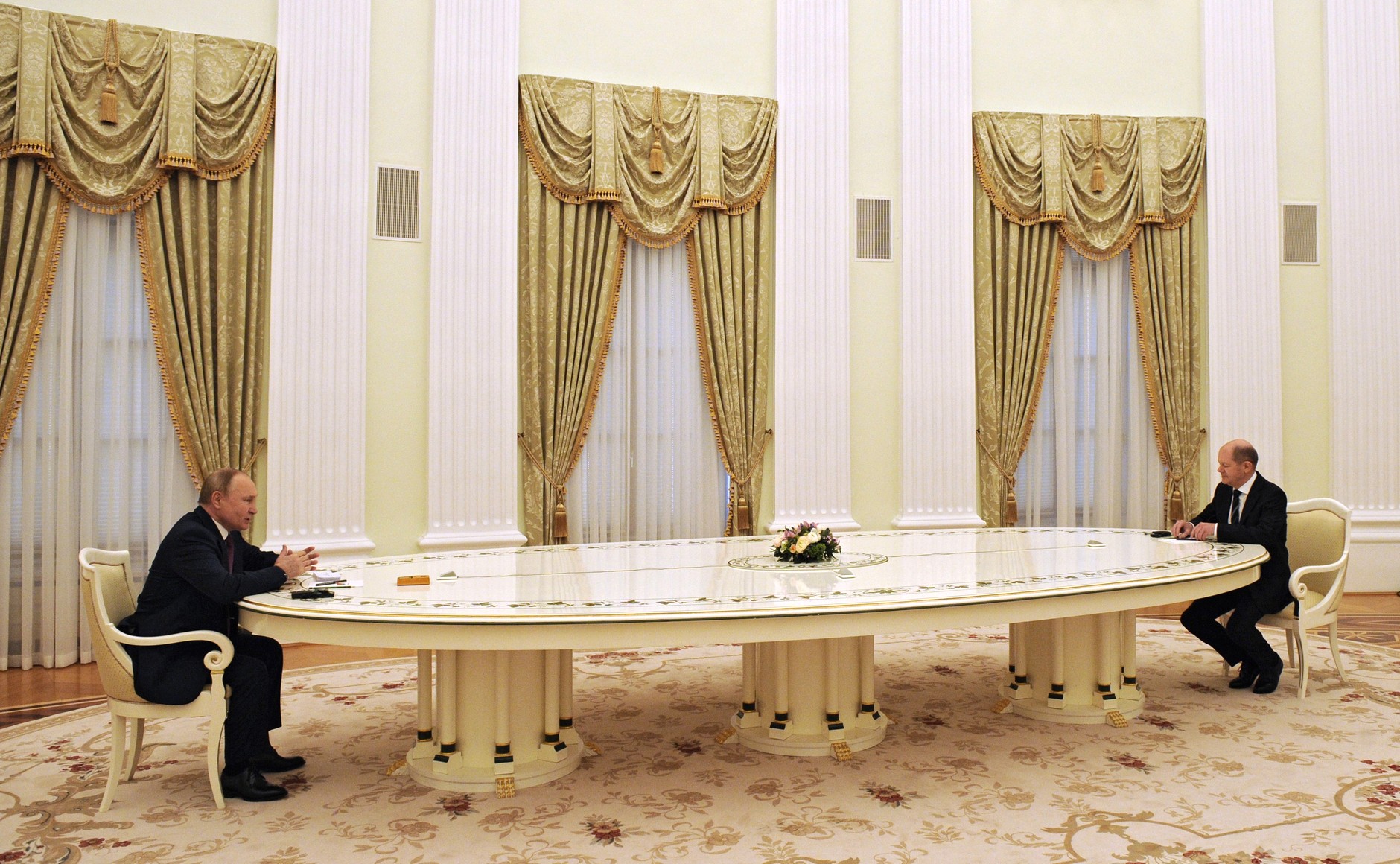 Bild: Kremlin.ru, Putin-Scholz meeting, CC BY 4.0, via Wikimedia Commons, (keine Änderungen vorgenommen)