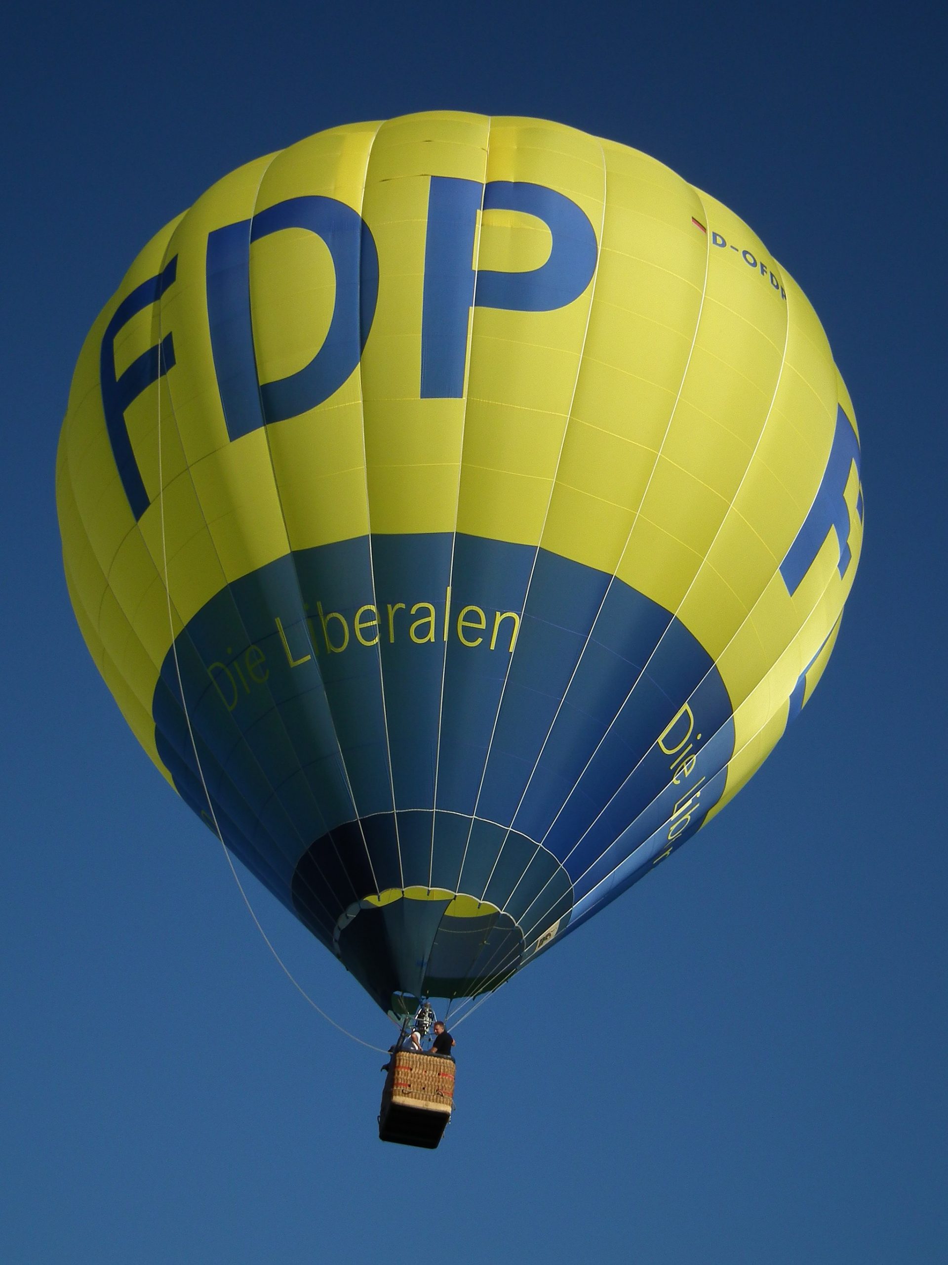 Bild: 4028mdk09, FDP Heißluftballon D-OFDP 2011, CC BY-SA 3.0, via Wikimedia Commons (keine Änderungen vorgenommen)