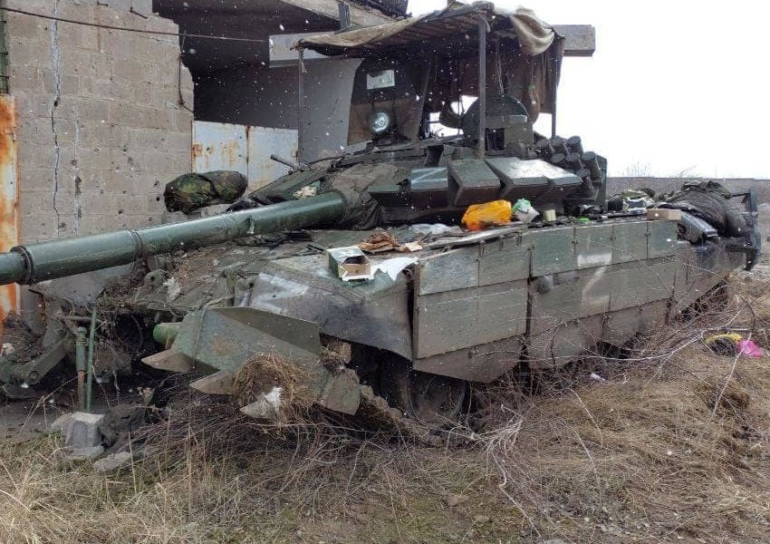 auf dem Schlachtfeld eingesetzt werden. Bild: Mvs.gov.ua, Destruction of Russian tanks by Ukrainian troops in Mariupol (3) (cropped), CC BY 4.0, via Wikimedia Commons, (keine Änderungen vorgenommen)