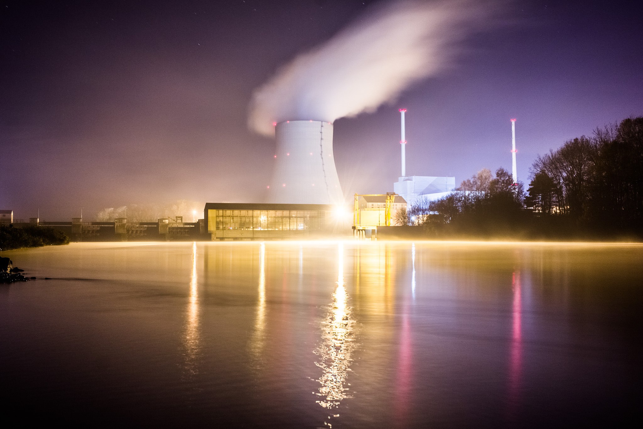 Bild: Dennis Hansch, Kernkraftwerk Isar (184462319), CC BY 3.0, via Wikimedia Commons, (keine Änderungen vorgenommen)