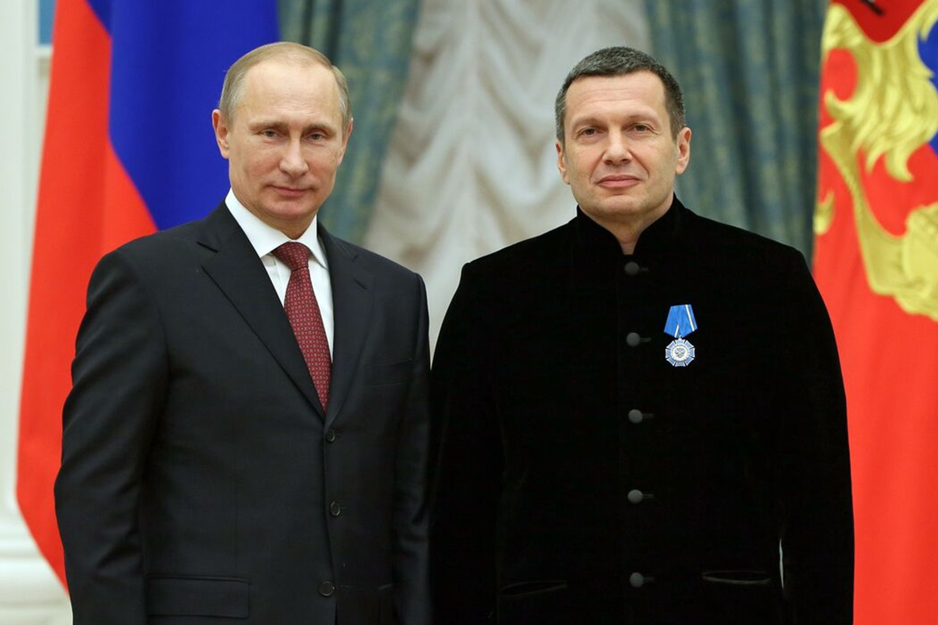 Bild: Kremlin.ru, Vladimir Rudol'fovich Solovyov and Vladimir Putin, CC BY 3.0, via Wikimedia Commons (Bildgröße geändert)