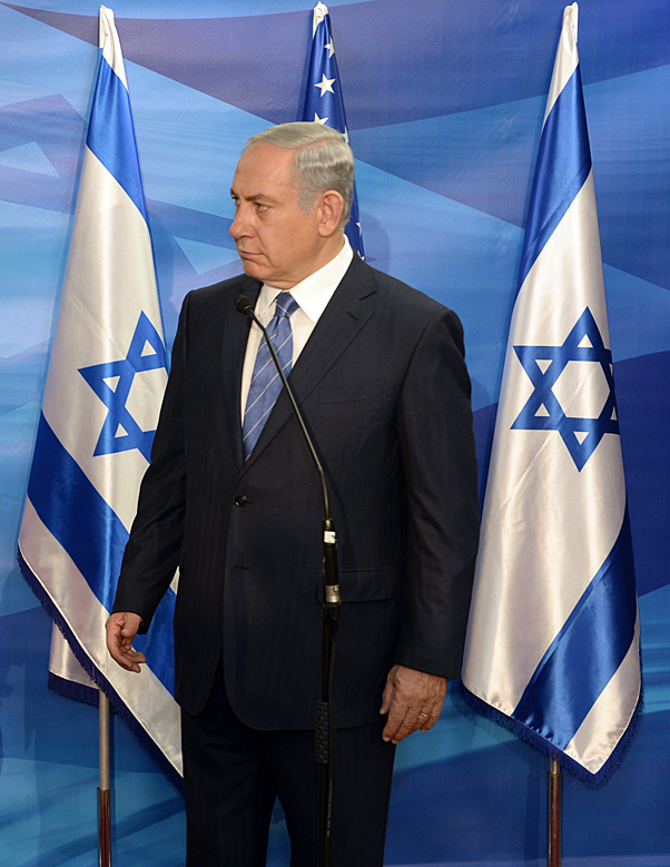 Bild: U.S. Embassy Tel Aviv, Benjamin-Netanyahu (23255006396-cropped), CC BY 2.0, via Wikimedia Commons, (keine Änderungen vorgenommen)