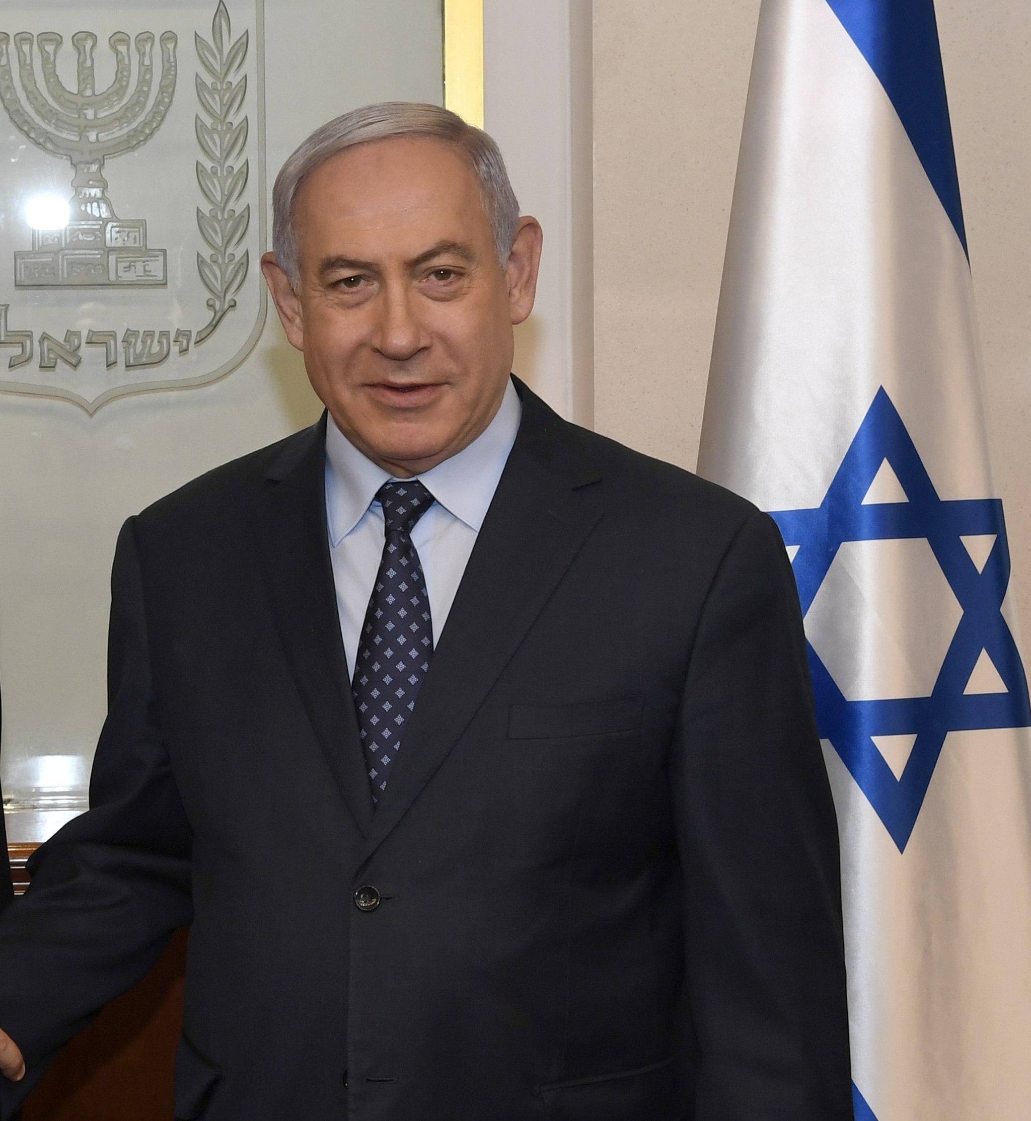 Bild: Matty STERN / U.S. Embassy Jerusalem, Benyamin Netanyahu, Aug. 2019 (48598784726) (cropped), CC BY 2.0, via Wikimedia Commons (keine Änderungen vorgenommen)