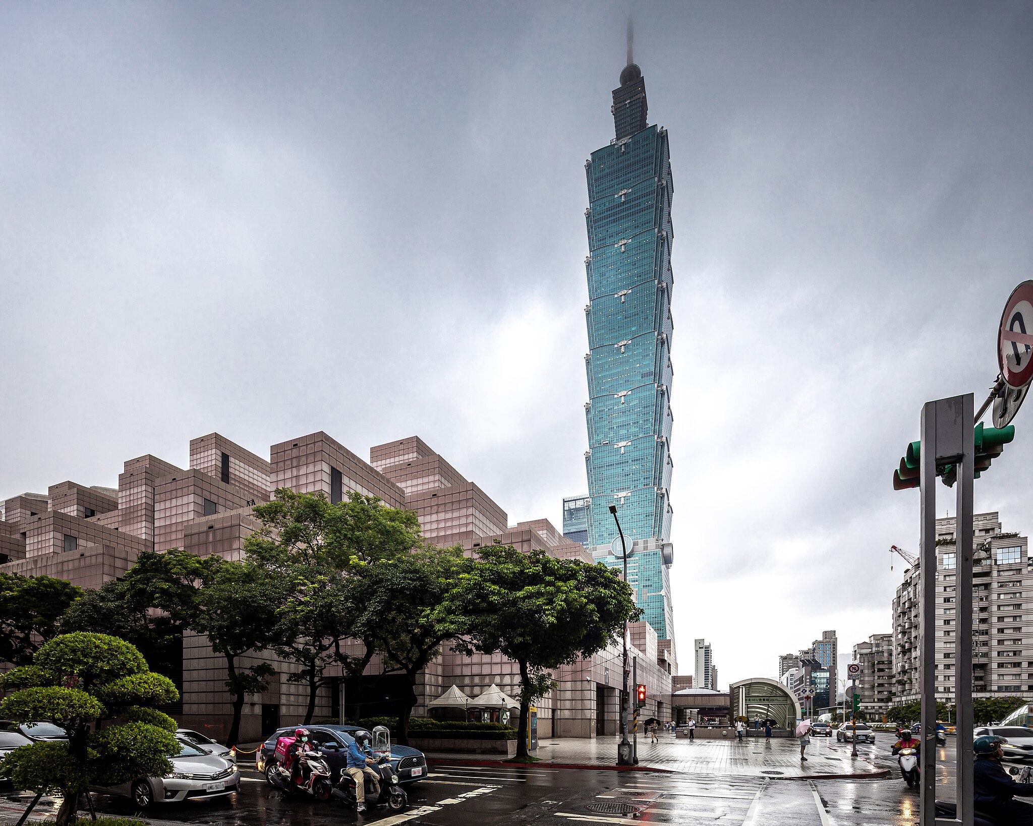 Bild: Supanut Arunoprayote, TWTC and Taipei 101 08.23, via Wikimedia Commons, (keine Änderungen vorgenommen)