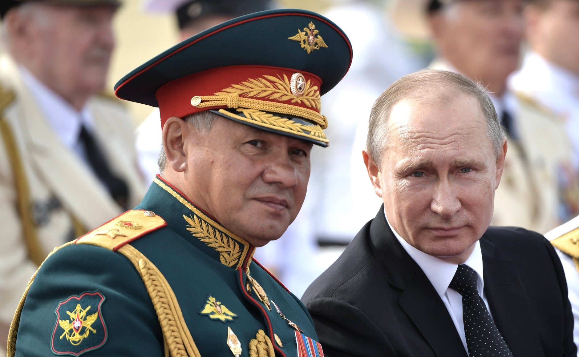 Bild: Kremlin.ru, CC BY 4.0, Vladimir Putin and Sergey Shoigu - Saint-Petersburg 2017-07-30 (1).jpg, via Wikimedia Commons (keine Änderungen vorgenommen)