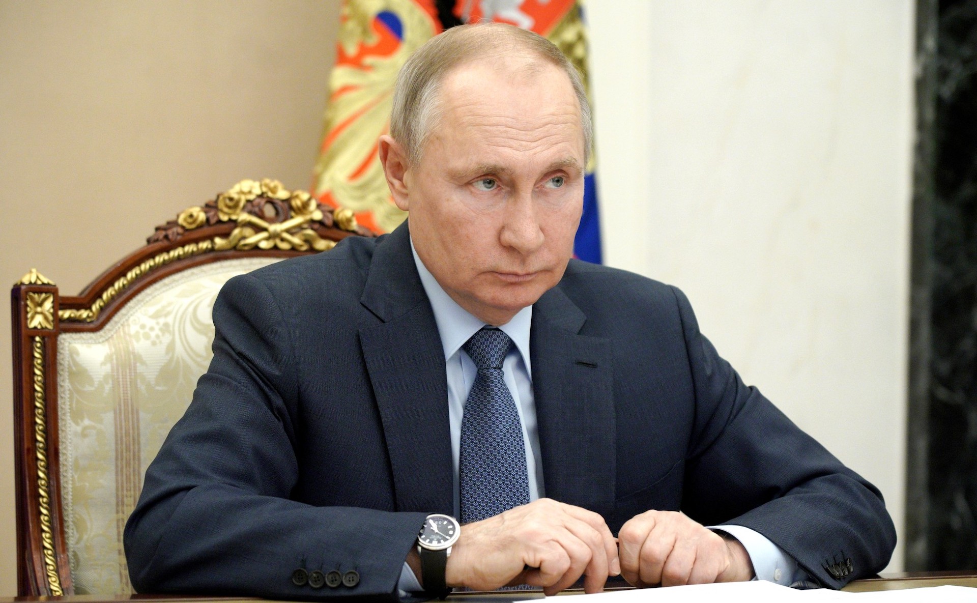 Bild: Kremlin.ru, CC BY 4.0, Vladimir Putin on 10 March 2021.jpg, via Wikimedia Commons (Bildgröße verändert)
