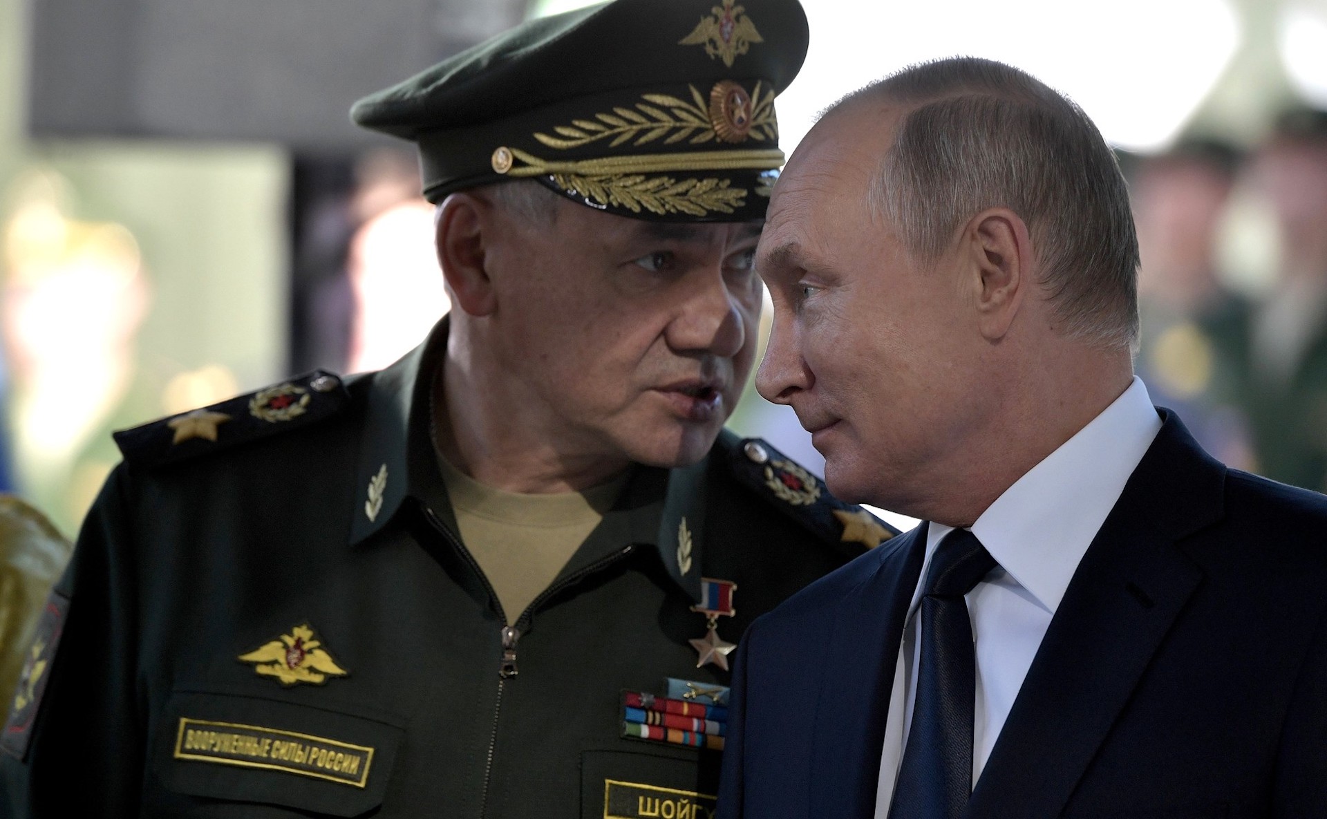 Bild: Kremlin.ru, CC BY 4.0, Vladimir Putin in Patriot Park (2018-09-19) 02.jpg, via Wikimedia Commons (Bildgröße verändert)